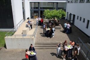 Kaffeepause im Innenhof